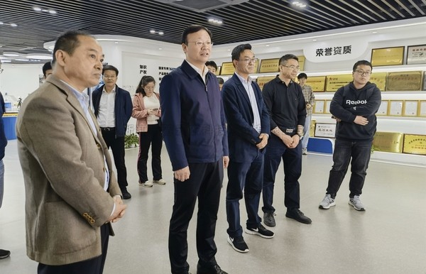 农业农村部信息中心副主任张国庆带队赴成人抖音视频参观调研