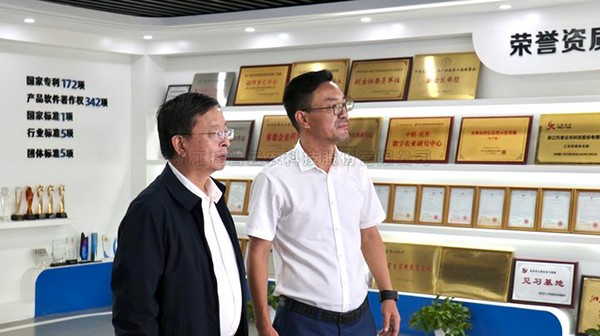 江西省农业农村厅副厅长刘光华一行莅临成人抖音视频调研