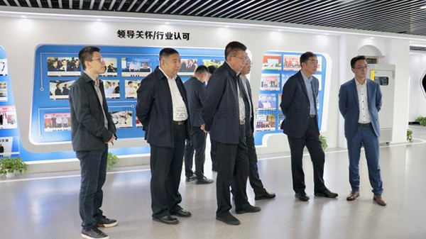 长春市政府副市长曹武一行莅临成人抖音视频调研交流