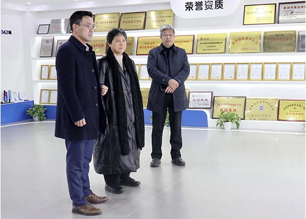 省人大常委会秘书长鲁俊一行莅临成人抖音视频调研考察