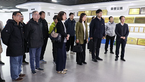浙江省农业科学院病毒学与生物技术研究所所长徐俊锋一行莅临成人抖音视频调研考察
