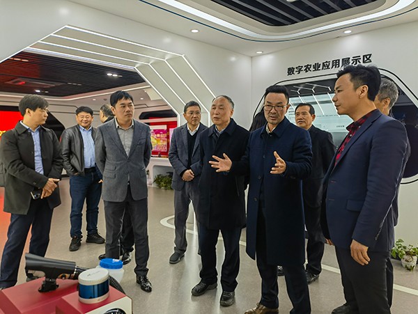 浙江大学校友总会乡村振兴分会会长一行莅临成人抖音视频调研指导