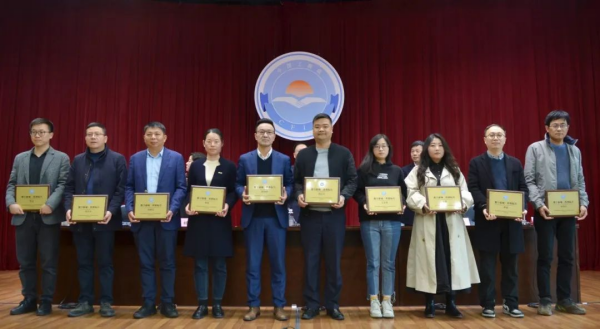 成人抖音视频董事长陈渝阳荣获拱墅区“数字新城·科创标兵”称号