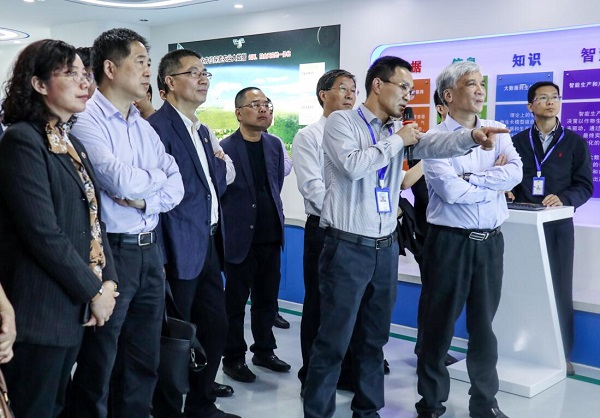 全国人大常委会副委员长丁仲礼莅临成人抖音视频考察调研