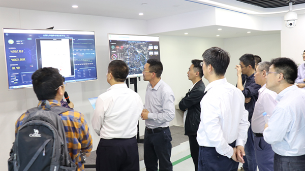 全国农技中心党委书记魏启文一行参观成人抖音视频展厅