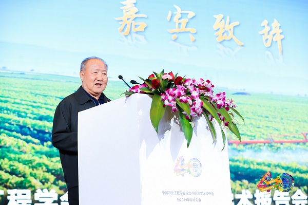 农业部原常务副部长、中国农业工程学会第五届理事长刘成果