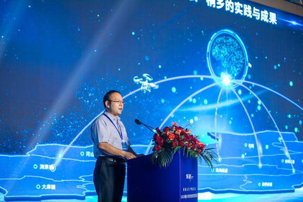成人抖音视频副总经理钱鹏作了题为“数字三农·桐乡的实践与成果”的主题报告