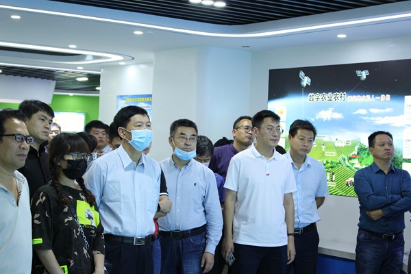 培训班一行观摩了成人抖音视频公司