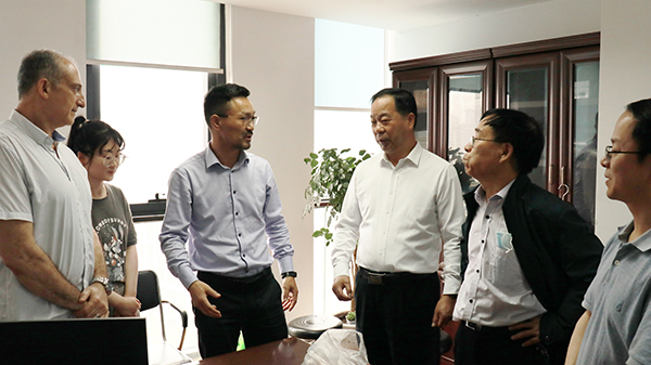 中国农业技术推广协会会长陈生斗、秘书长张互助莅临成人抖音视频考察参观
