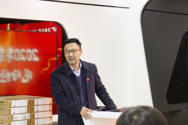 【2】陈渝阳董事长与伙伴们进行分享。.JPG