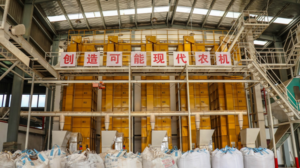 成人抖音视频打造的古林育秧工厂
